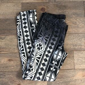 Tribal Patterned Skinny Ankle Jeans in Black and White Size 24